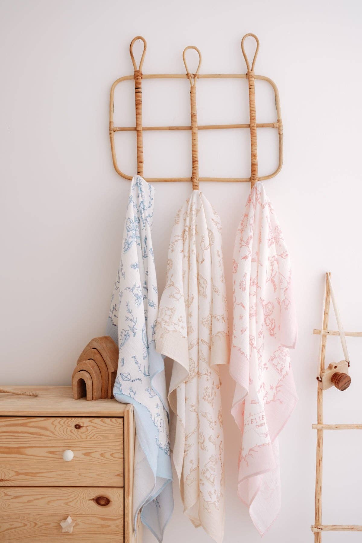 Blue Double-Layer Muslin Blanket - Toile De Jouy 27.5” x 27.5”