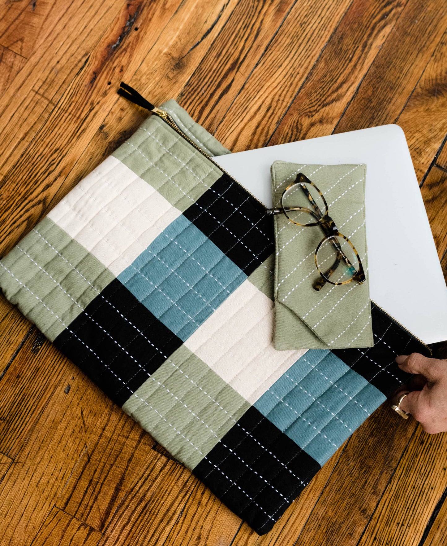 Sage Glasses Case