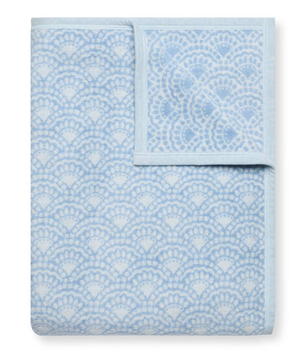 Seaside Scallops Fog Blanket