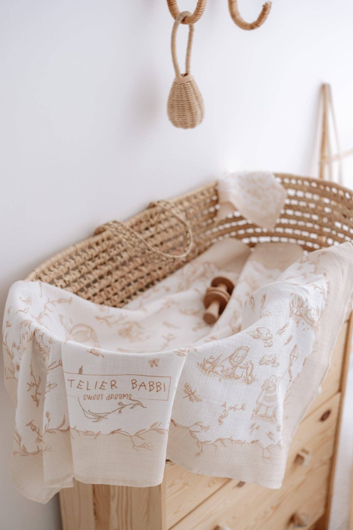 Beige Double-Layer Muslin Blanket - Toile De Jouy 27.5” x 27.5”