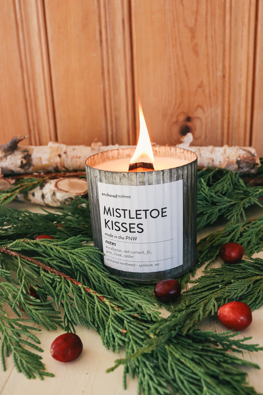 Mistletoe Kisses Wood Wick Candle