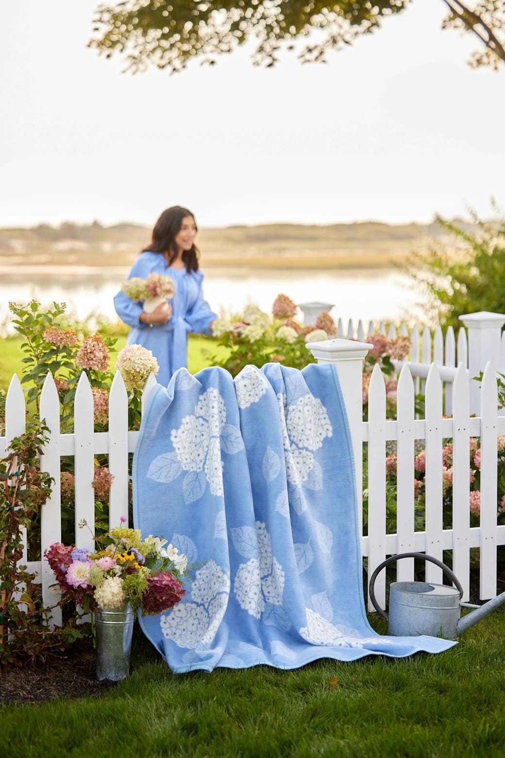 Hydrangeas Bluebell Family-Size Blanket