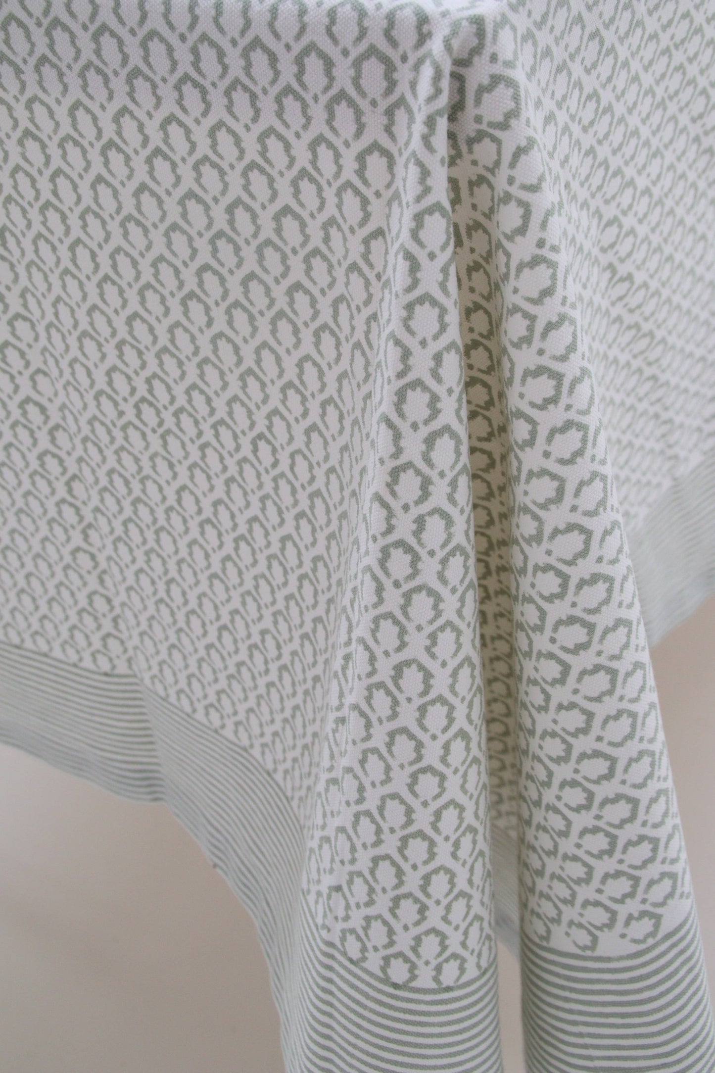 Tablecloth (62" x 106") Little Crown Green