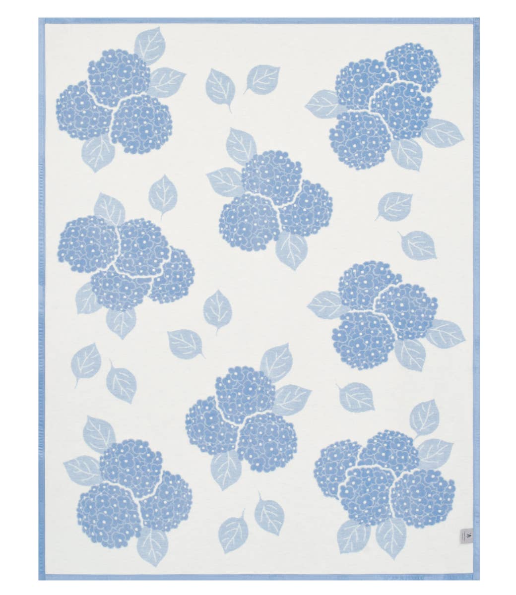 Hydrangeas Bluebell Family-Size Blanket