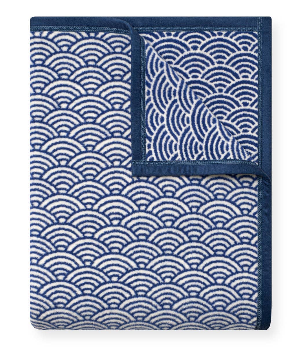 Brewster Scallops Blanket