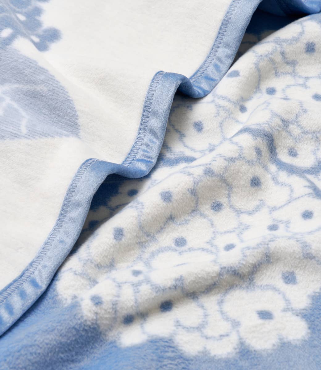 Hydrangeas Bluebell Family-Size Blanket