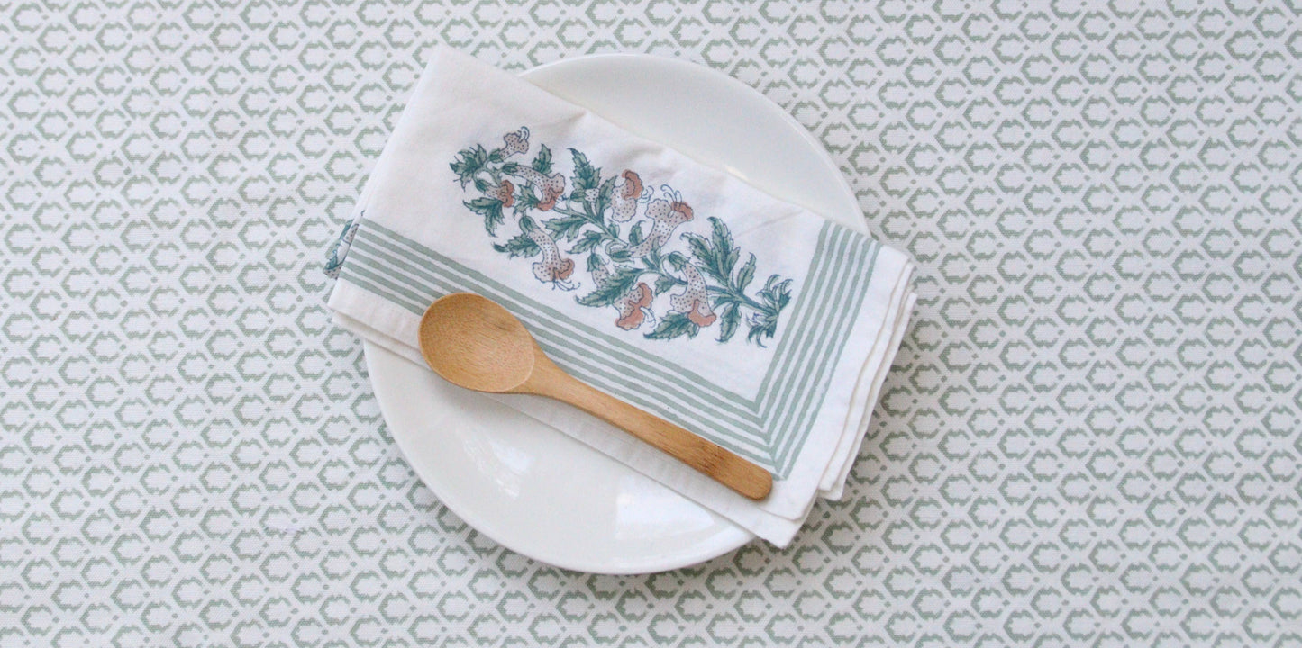 Tablecloth (62" x 106") Little Crown Green
