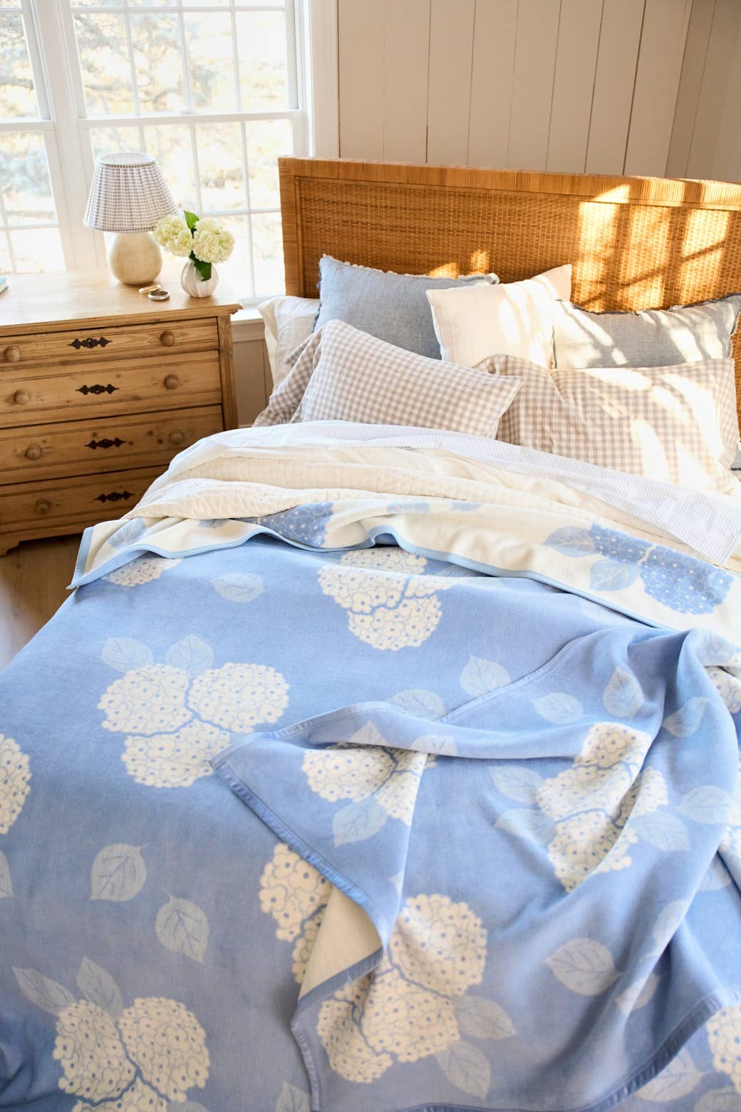 Hydrangeas Bluebell Family-Size Blanket