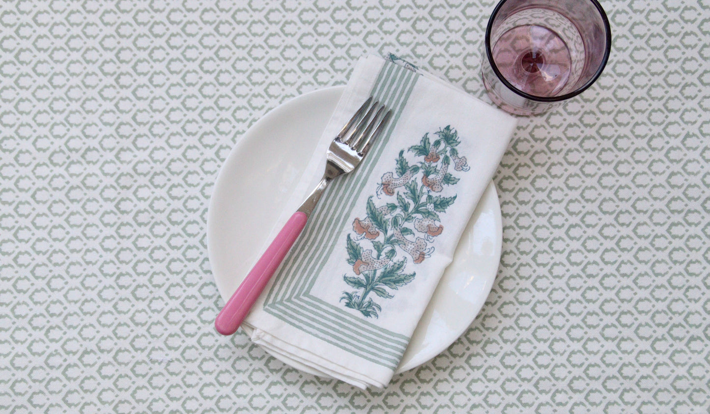 Tablecloth (62" x 106") Little Crown Green