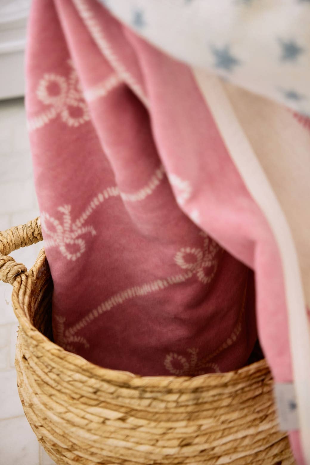 Buoy Bows Midi Blanket: Midi