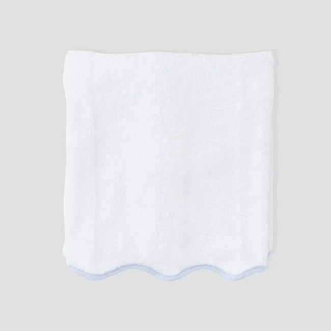 Scalloped Bath Towel, Light Blue Piping