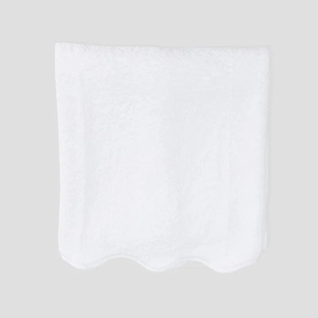 Scalloped Bath Towel, White Piping